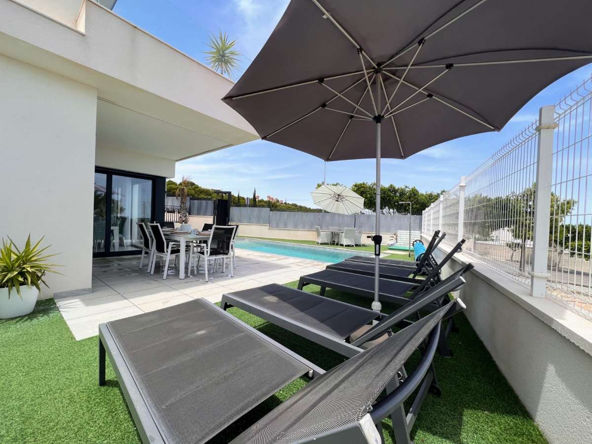 Resale - 3 Bedroom 3 Bathroom Villa in San Miguel de Salinas - - Alicante Resale - 3 Bedroom 3 Bathroom Villa in San Miguel de Salinas - - Alicante