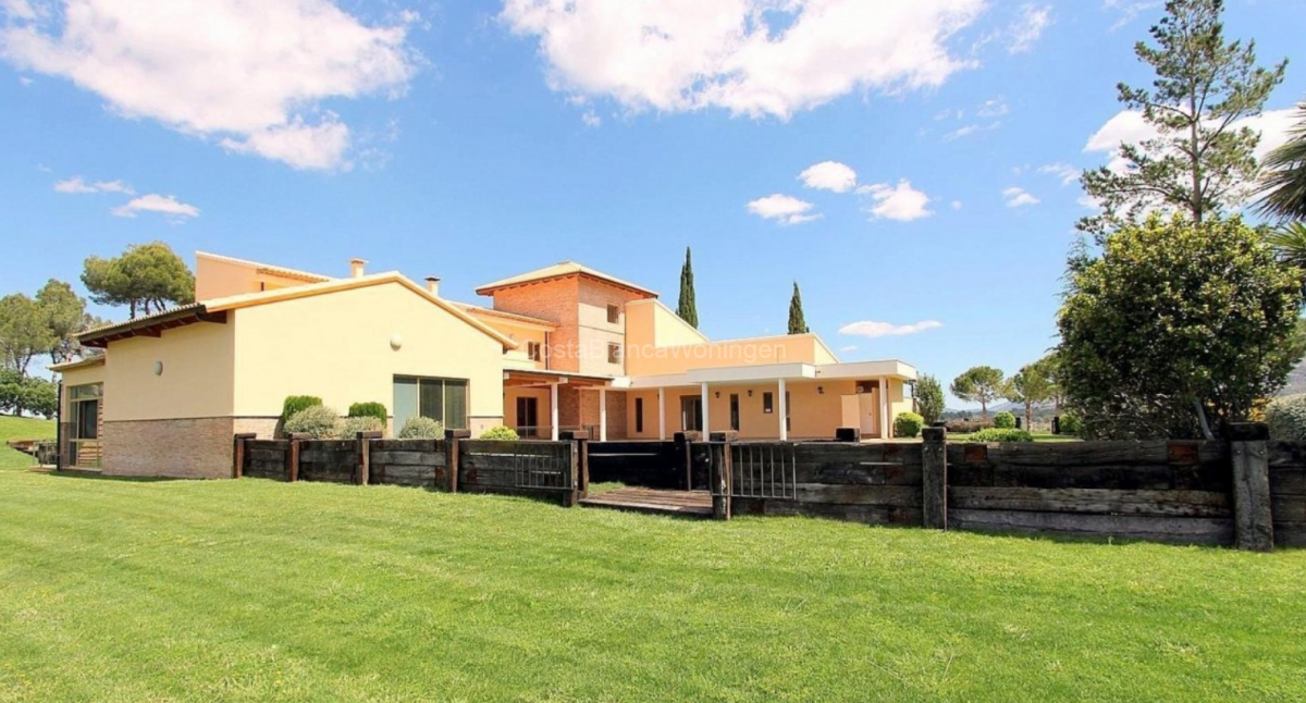 Resale - 6 Bedroom 8 Bathroom Villa in Penàguila - - Alicante Resale - 6 Bedroom 8 Bathroom Villa in Penàguila - - Alicante