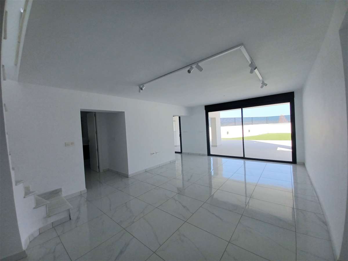 Resale - 5 Bedroom 3 Bathroom Villa in La Veleta - - Alicante Resale - 5 Bedroom 3 Bathroom Villa in La Veleta - - Alicante