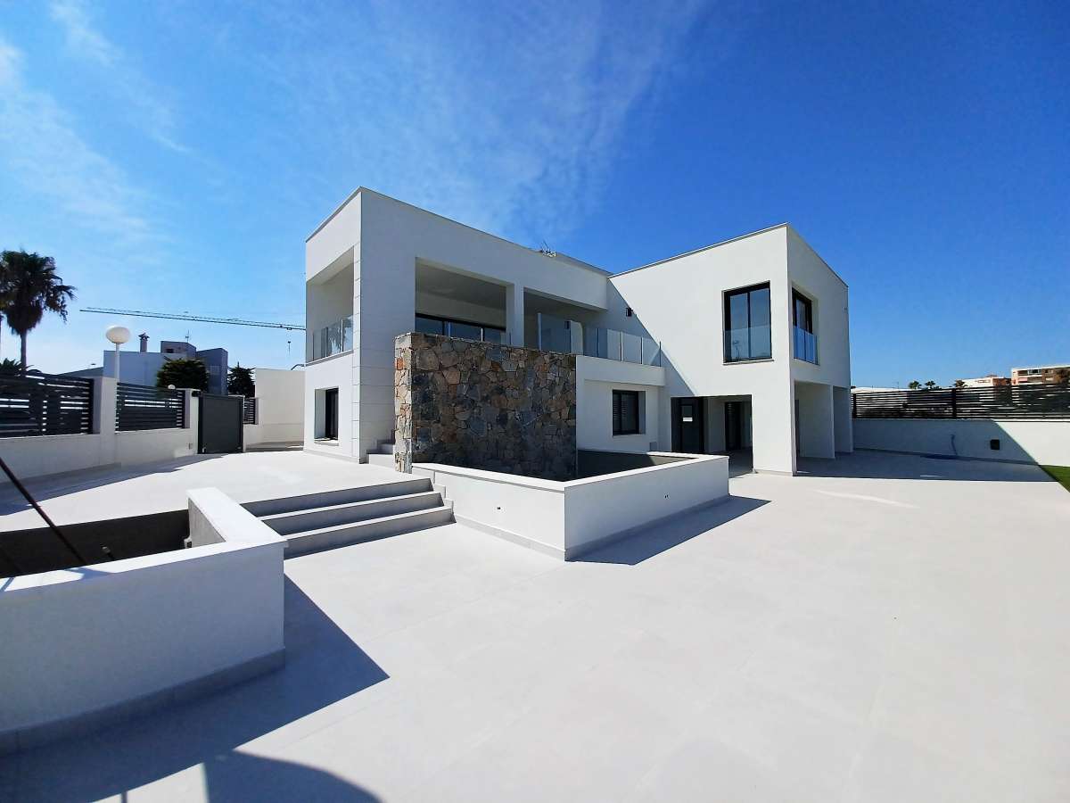 Resale - 5 Bedroom 3 Bathroom Villa in La Veleta - - Alicante Resale - 5 Bedroom 3 Bathroom Villa in La Veleta - - Alicante