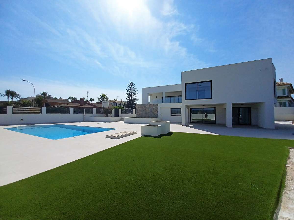 Resale - 5 Bedroom 3 Bathroom Villa in La Veleta - - Alicante Resale - 5 Bedroom 3 Bathroom Villa in La Veleta - - Alicante
