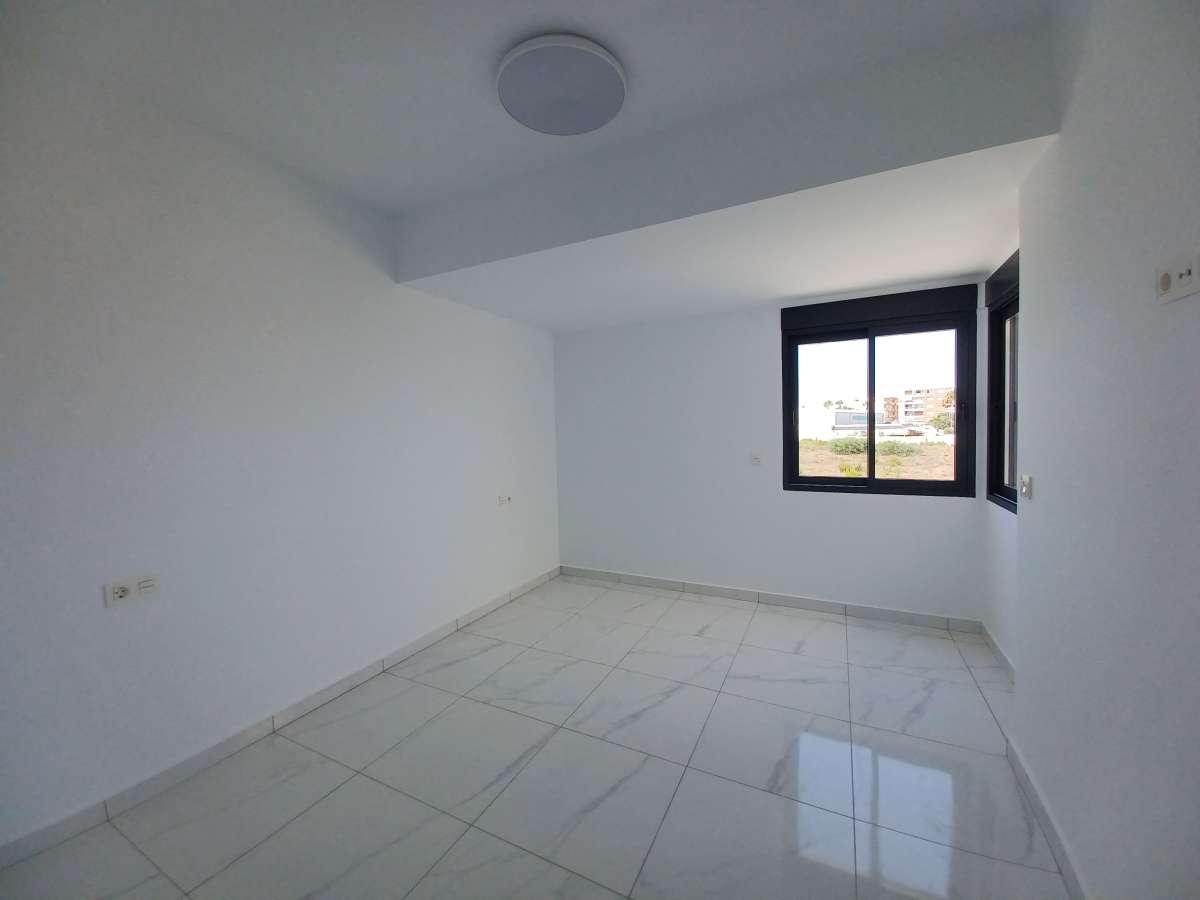Resale - 5 Bedroom 3 Bathroom Villa in La Veleta - - Alicante Resale - 5 Bedroom 3 Bathroom Villa in La Veleta - - Alicante