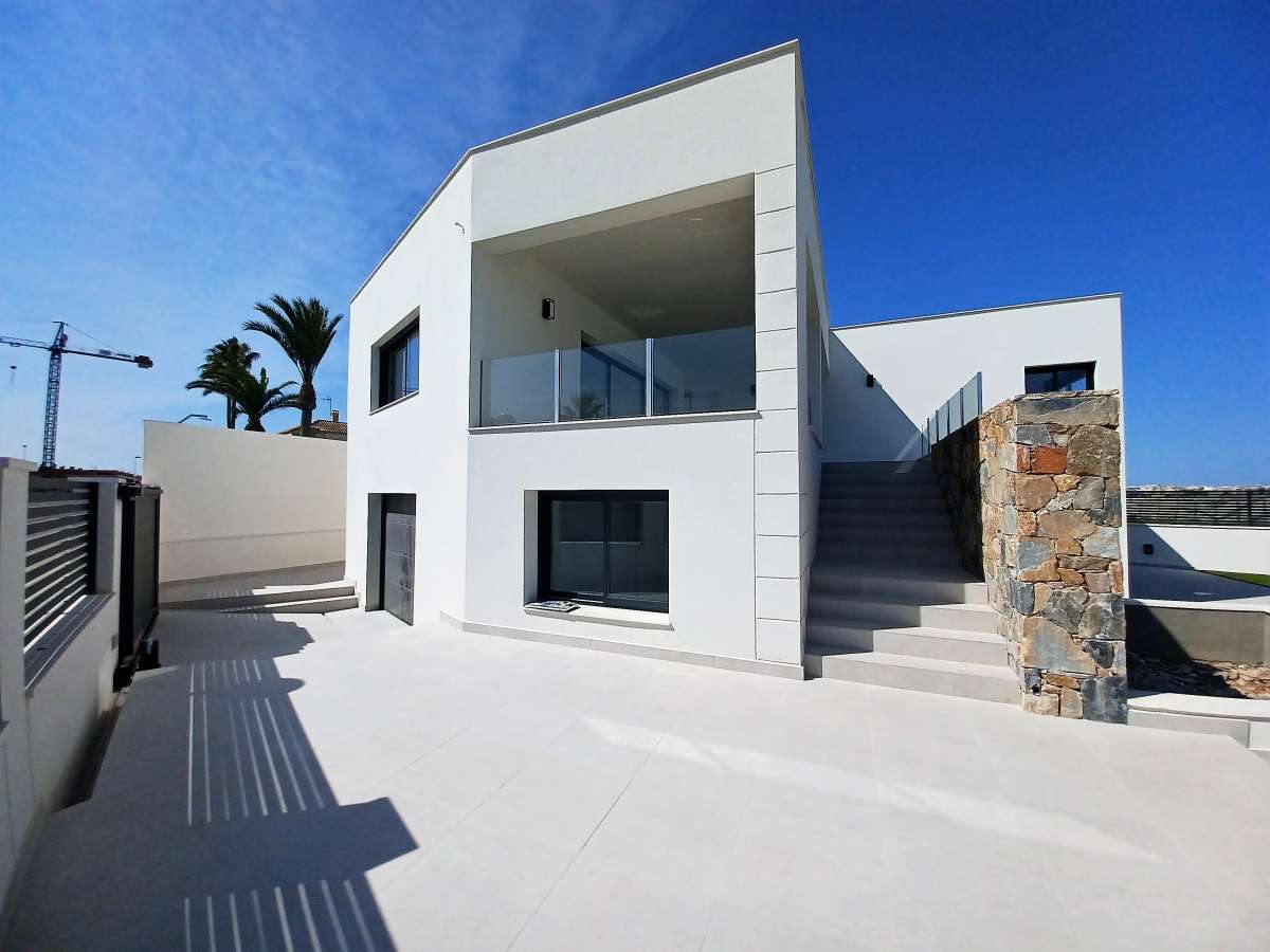 Resale - 5 Bedroom 3 Bathroom Villa in La Veleta - - Alicante Resale - 5 Bedroom 3 Bathroom Villa in La Veleta - - Alicante