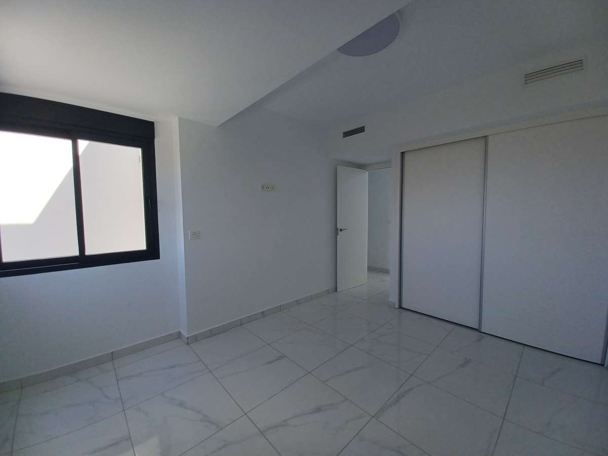 Resale - 5 Bedroom 3 Bathroom Villa in La Veleta - - Alicante Resale - 5 Bedroom 3 Bathroom Villa in La Veleta - - Alicante