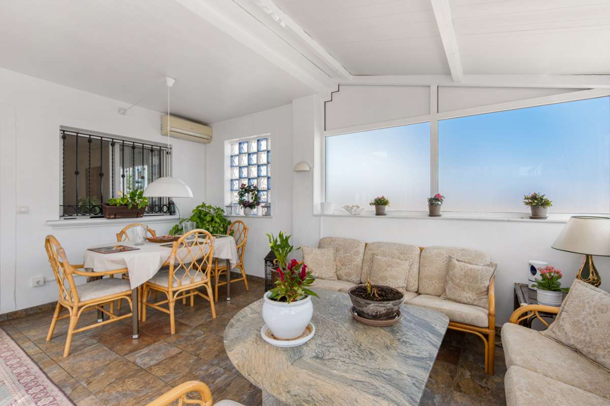 Resale - 4 Bedroom 2 Bathroom Villa in Punta Prima - - Alicante Resale - 4 Bedroom 2 Bathroom Villa in Punta Prima - - Alicante