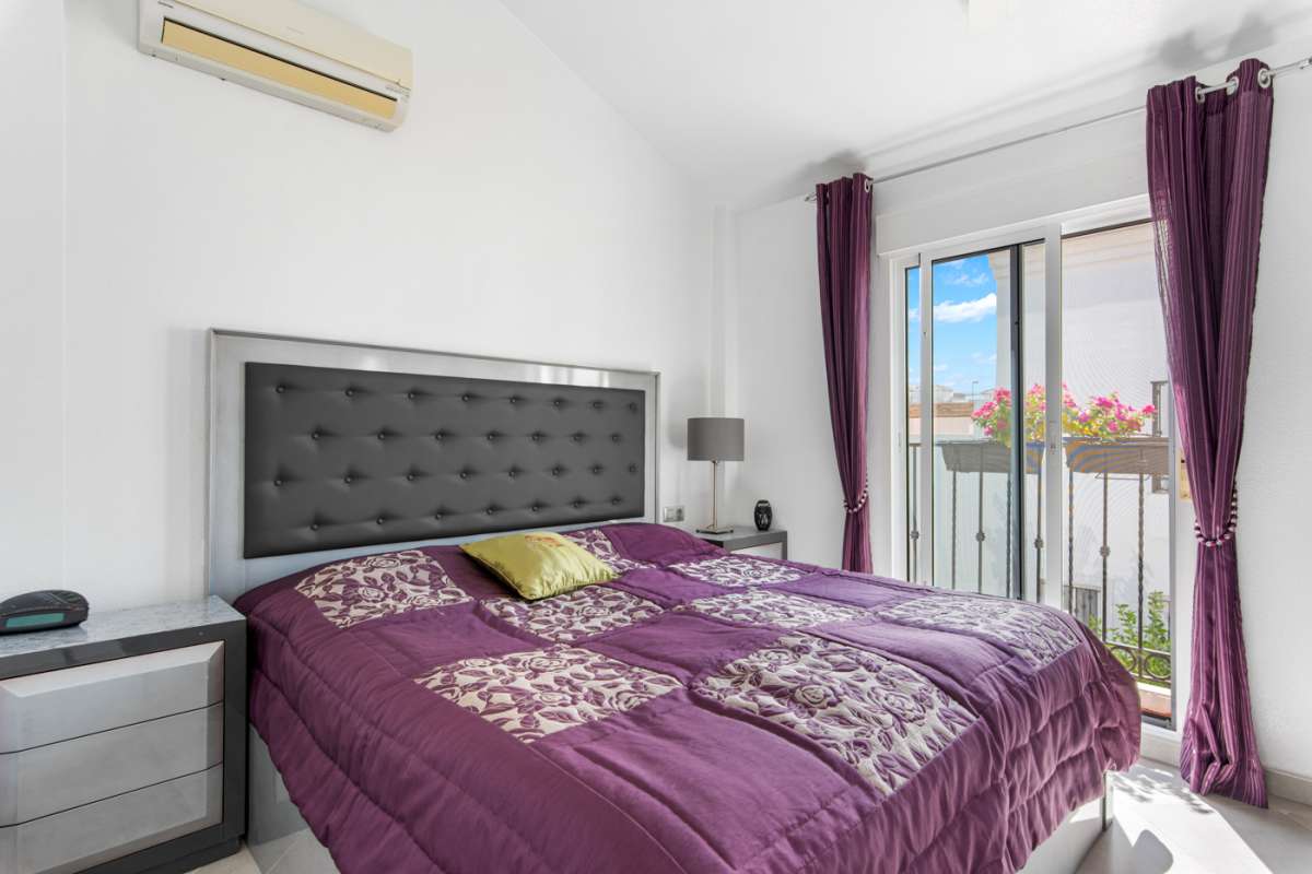 Resale - 4 Bedroom 2 Bathroom Villa in Punta Prima - - Alicante Resale - 4 Bedroom 2 Bathroom Villa in Punta Prima - - Alicante
