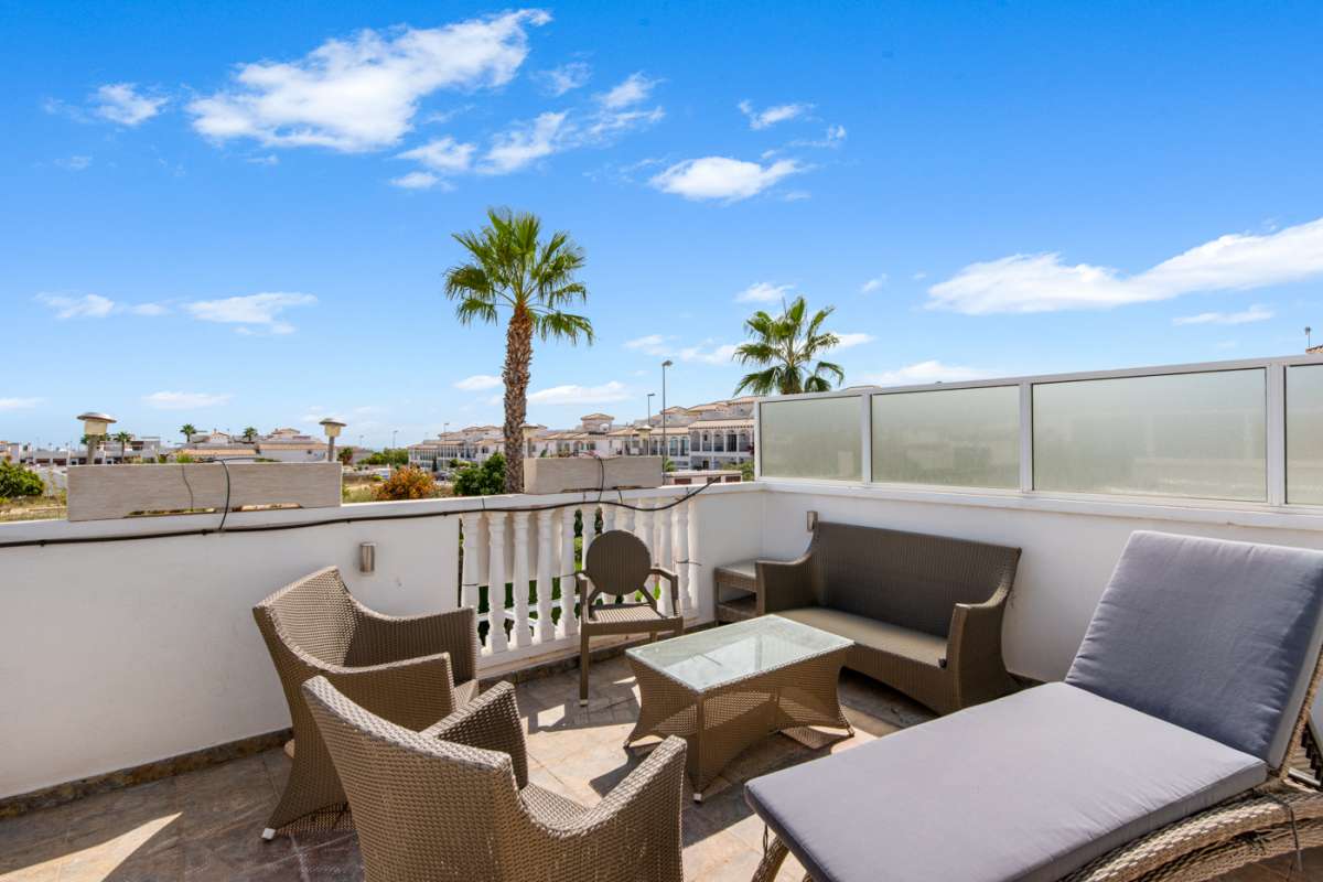 Resale - 4 Bedroom 2 Bathroom Villa in Punta Prima - - Alicante Resale - 4 Bedroom 2 Bathroom Villa in Punta Prima - - Alicante