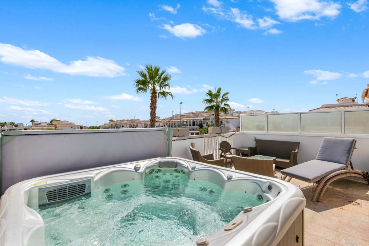 Resale - 4 Bedroom 2 Bathroom Villa in Punta Prima - - Alicante Resale - 4 Bedroom 2 Bathroom Villa in Punta Prima - - Alicante