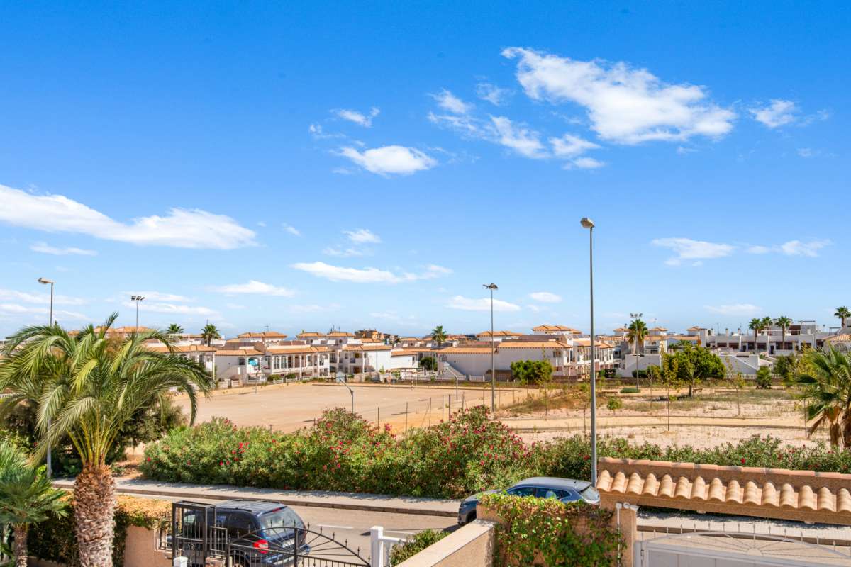 Resale - 4 Bedroom 2 Bathroom Villa in Punta Prima - - Alicante Resale - 4 Bedroom 2 Bathroom Villa in Punta Prima - - Alicante