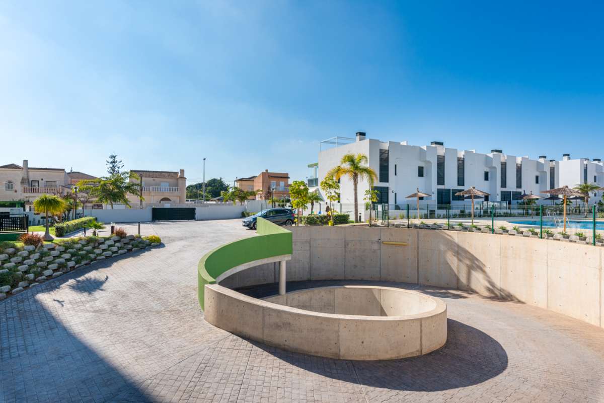 Resale - 2 Bedroom 2 Bathroom Apartment in Mil Palmeras - - Alicante Resale - 2 Bedroom 2 Bathroom Apartment in Mil Palmeras - - Alicante