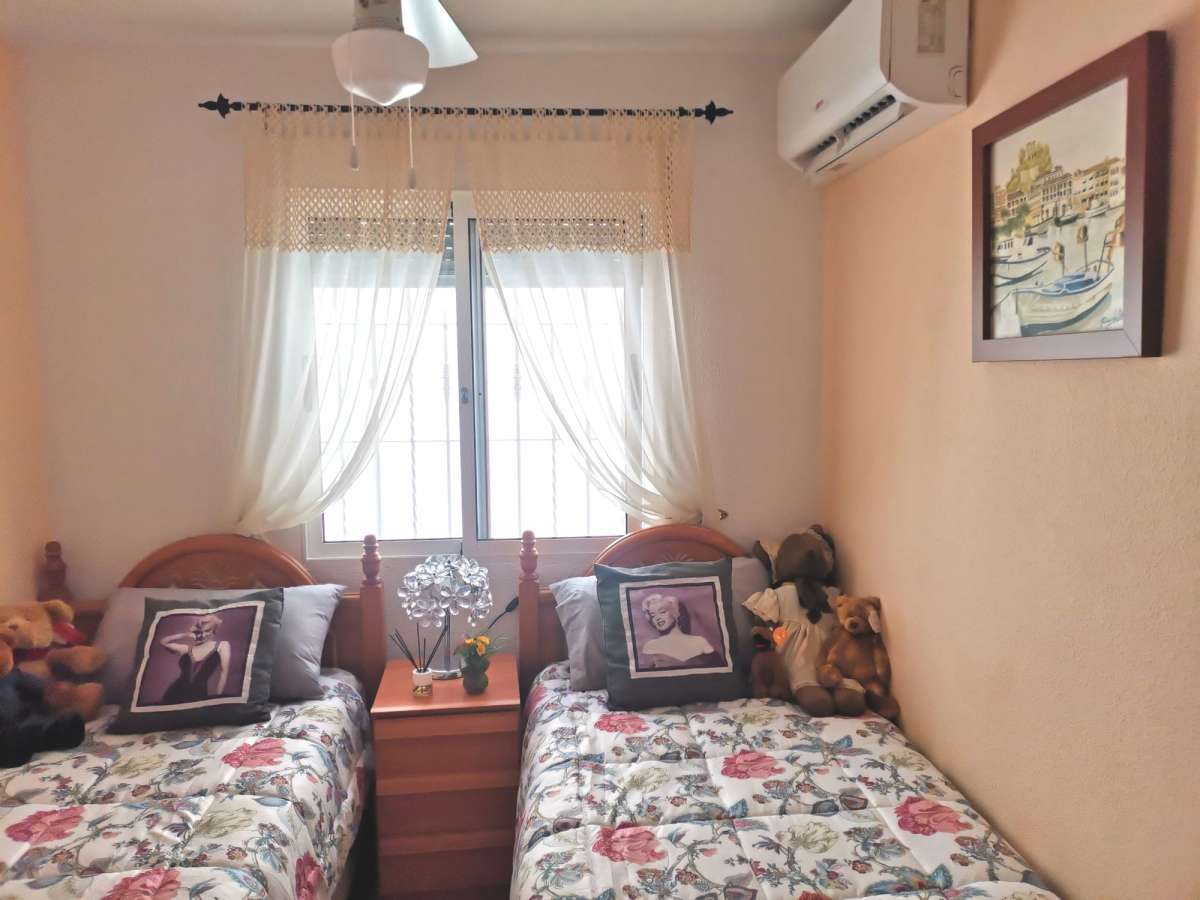 Resale - 3 Bedroom 2 Bathroom House in La Florida - - Alicante Resale - 3 Bedroom 2 Bathroom House in La Florida - - Alicante