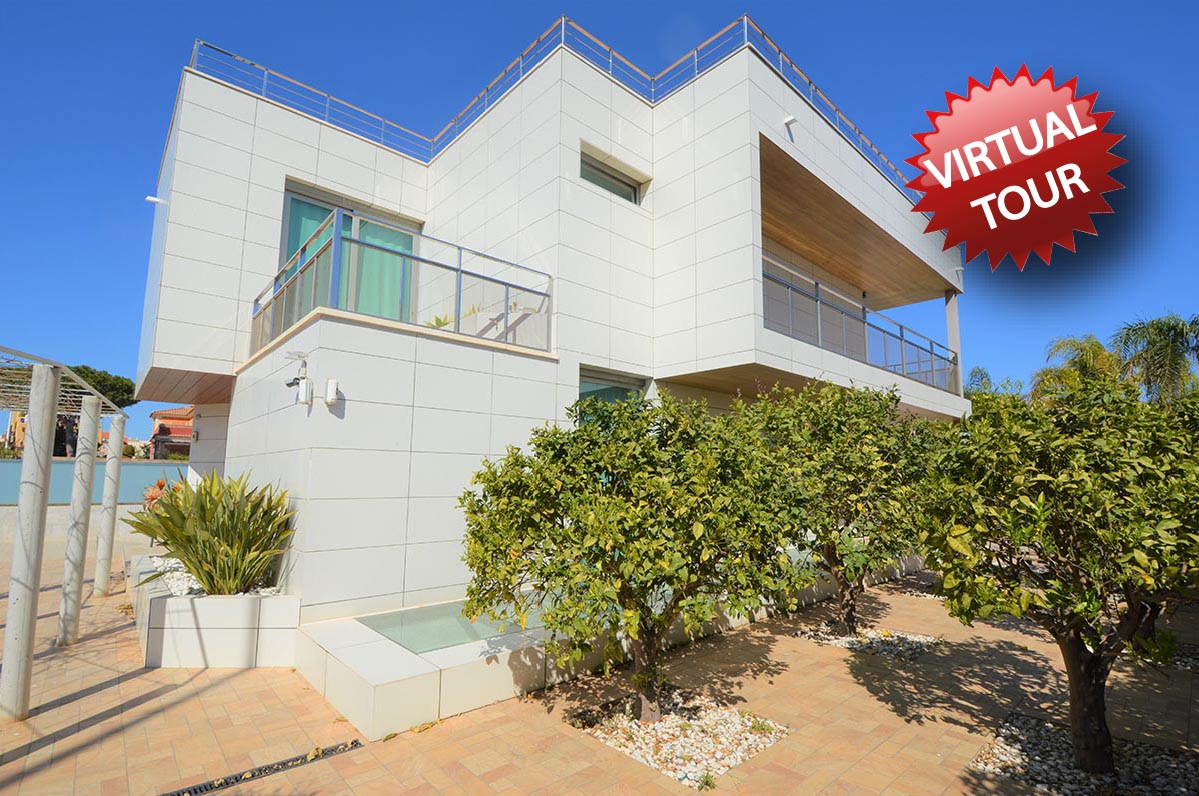 Resale - 4 Bedroom 4 Bathroom Villa in Orihuela Costa - La Zenia - Alicante Resale - 4 Bedroom 4 Bathroom Villa in Orihuela Costa - La Zenia - Alicante