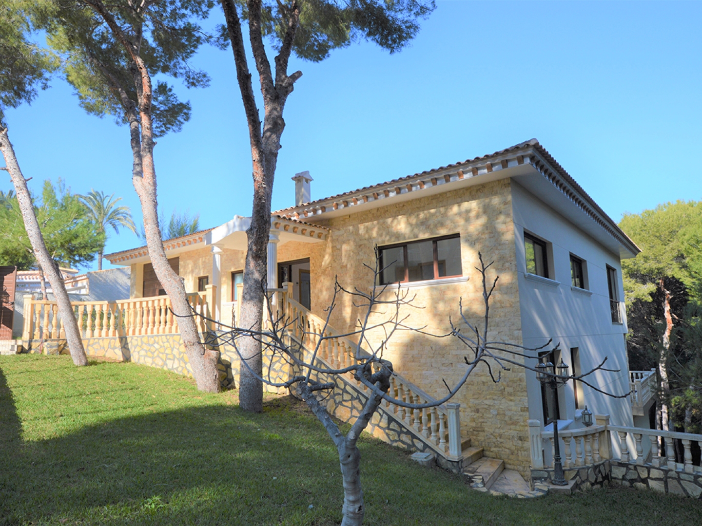 4 Bedroom 4 Bathroom Villa in Orihuela Costa