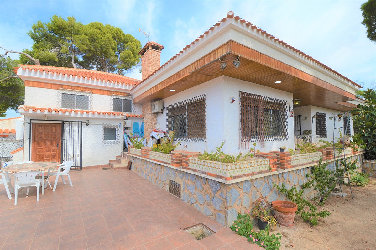 8 Bedroom 4 Bathroom Villa in Orihuela Costa