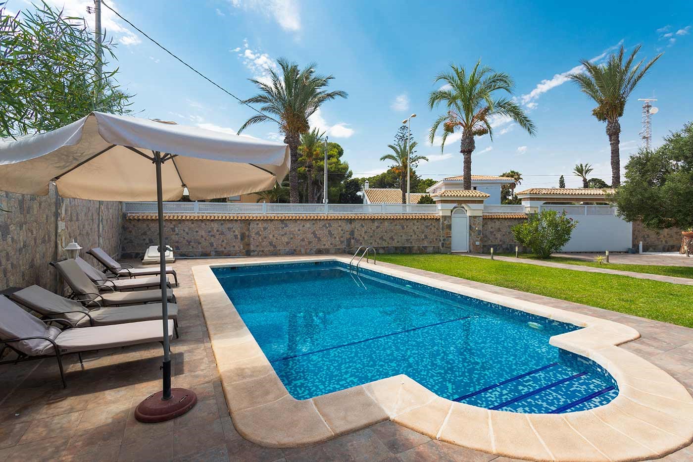 Resale - 5 Bedroom 5 Bathroom Villa in Orihuela Costa - Cabo Roig - Alicante Resale - 5 Bedroom 5 Bathroom Villa in Orihuela Costa - Cabo Roig - Alicante
