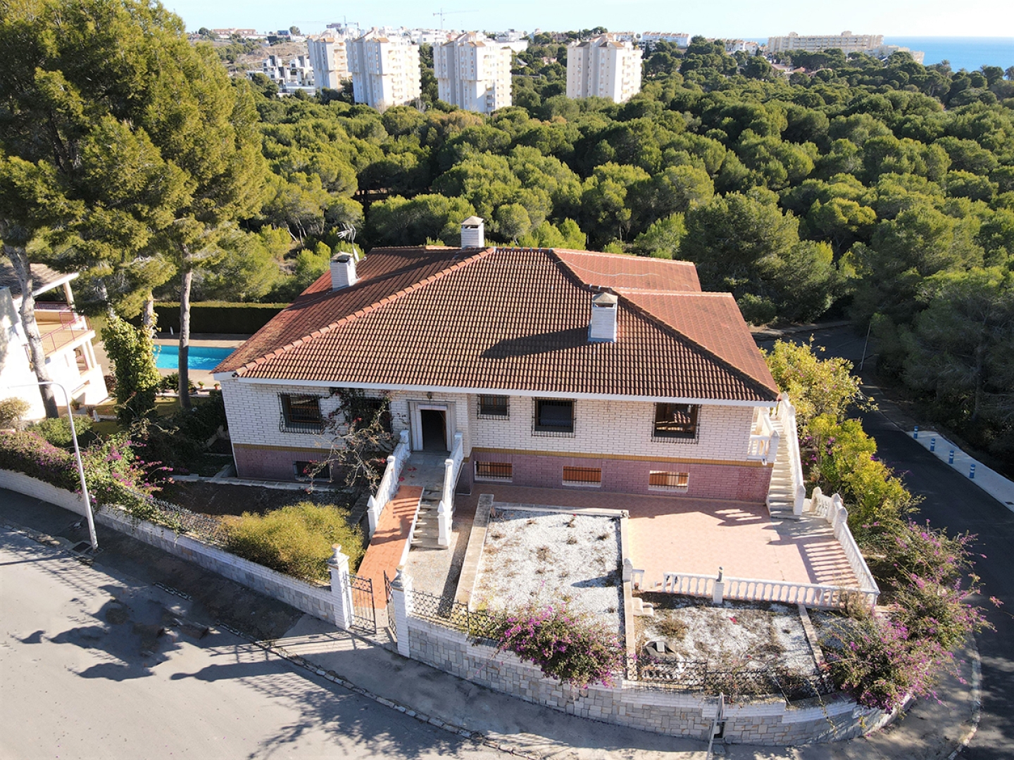 10 Bedroom 9 Bathroom Villa in Orihuela Costa
