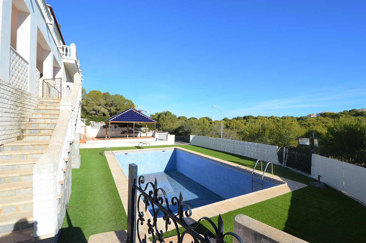 Resale - 10 Bedroom 9 Bathroom Villa in Orihuela Costa - Campoamor - Alicante Resale - 10 Bedroom 9 Bathroom Villa in Orihuela Costa - Campoamor - Alicante