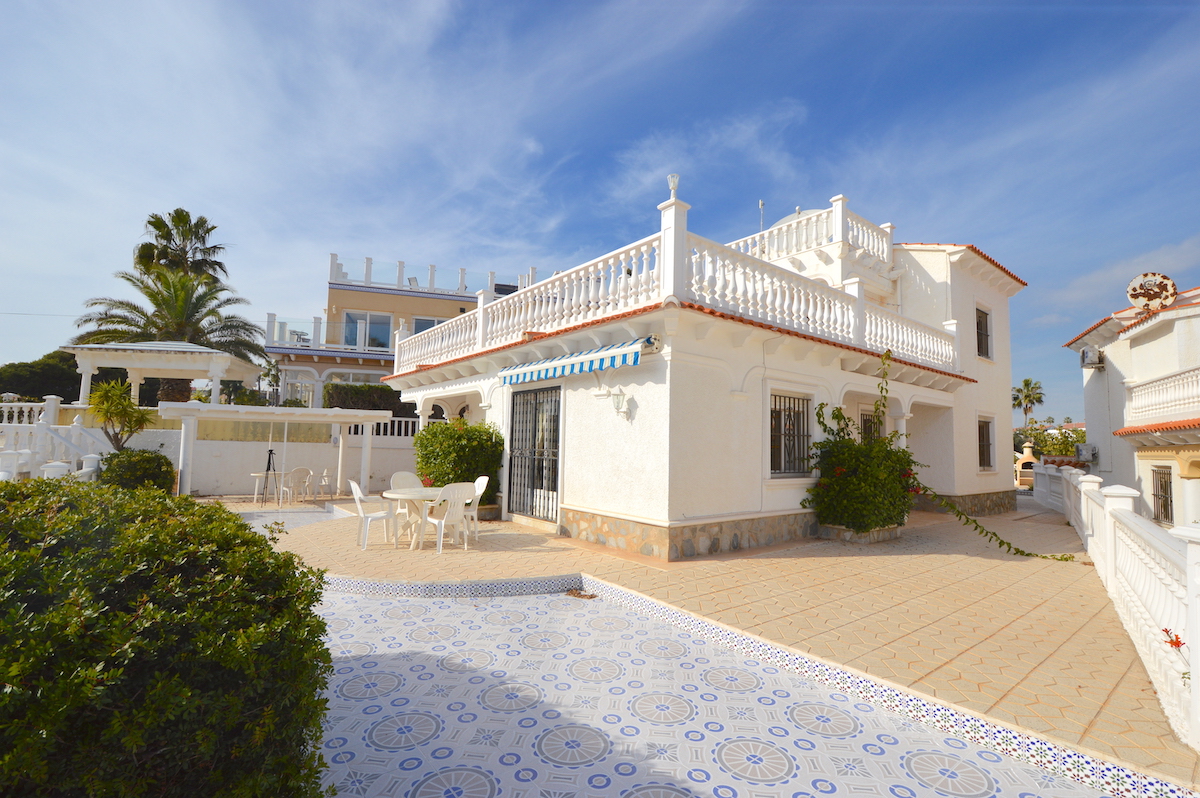 Sold - 4 Bedroom 3 Bathroom Villa in Orihuela Costa - Playa Flamenca - Alicante