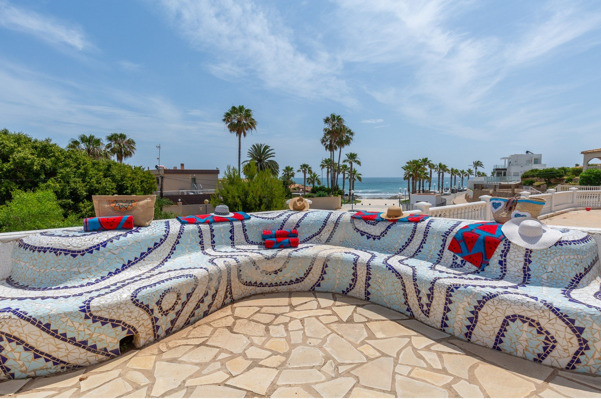 Resale - 4 Bedroom 3 Bathroom Villa in Orihuela Costa - Playa Flamenca - Alicante