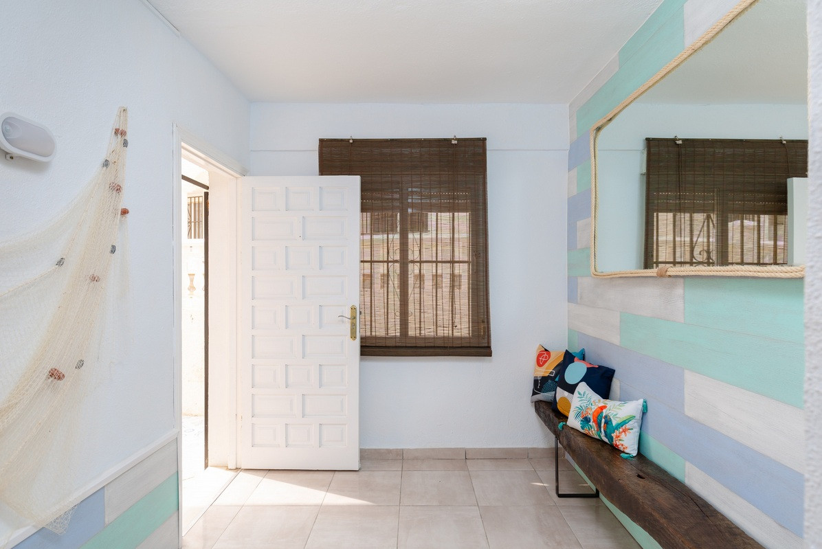 Resale - 4 Bedroom 3 Bathroom Villa in Orihuela Costa - Playa Flamenca - Alicante