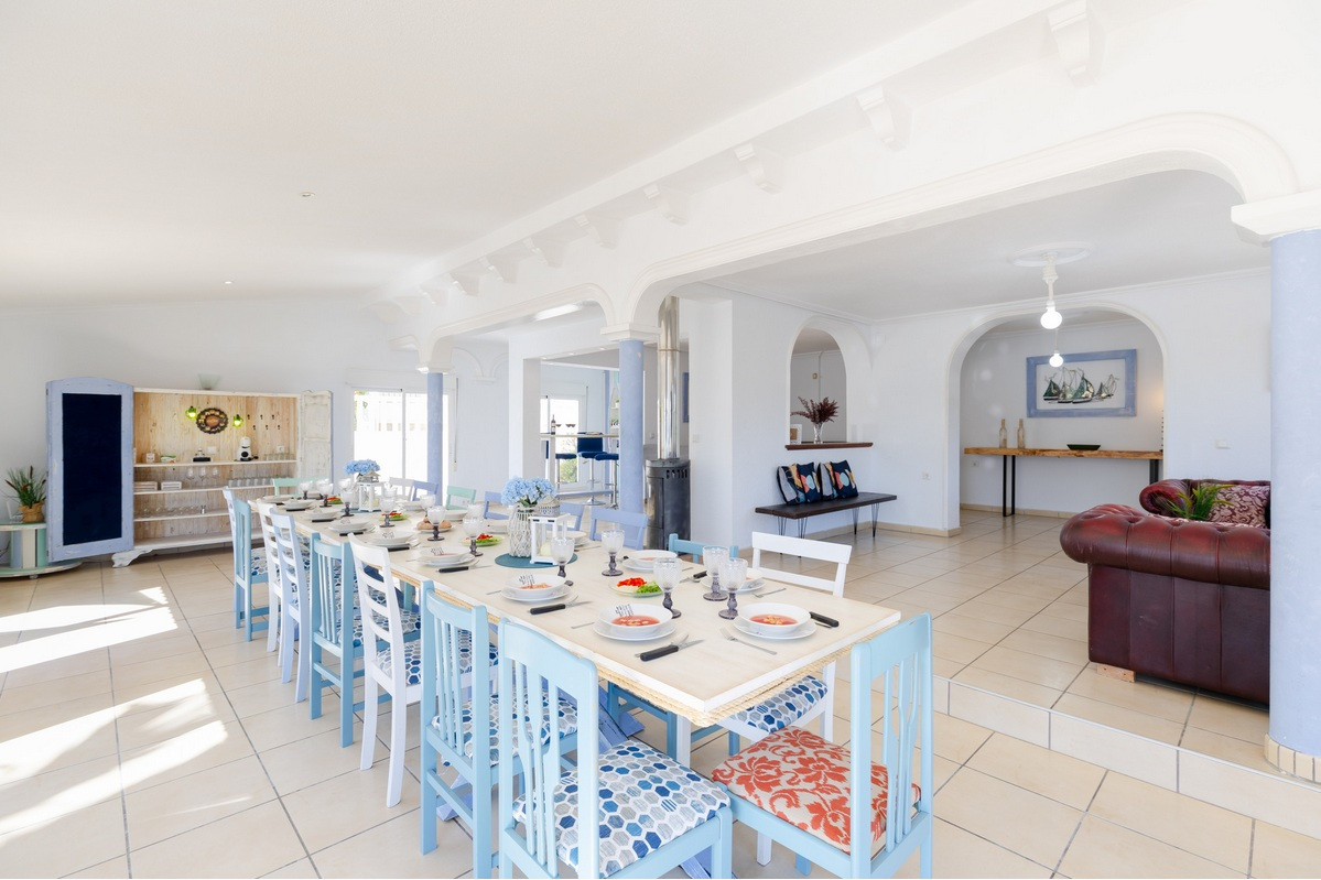 Resale - 4 Bedroom 3 Bathroom Villa in Orihuela Costa - Playa Flamenca - Alicante