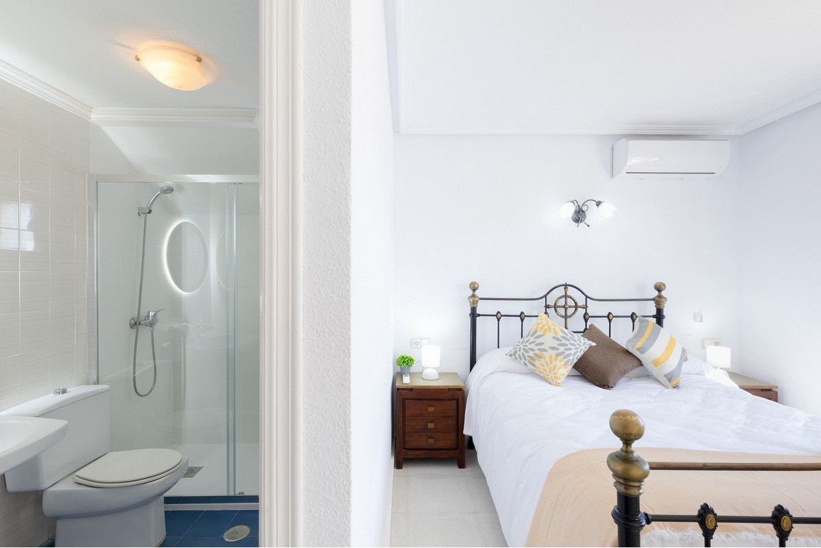 Resale - 4 Bedroom 3 Bathroom Villa in Orihuela Costa - Playa Flamenca - Alicante