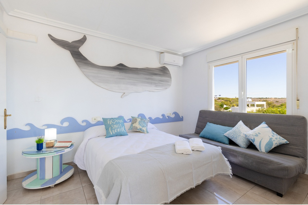 Resale - 4 Bedroom 3 Bathroom Villa in Orihuela Costa - Playa Flamenca - Alicante