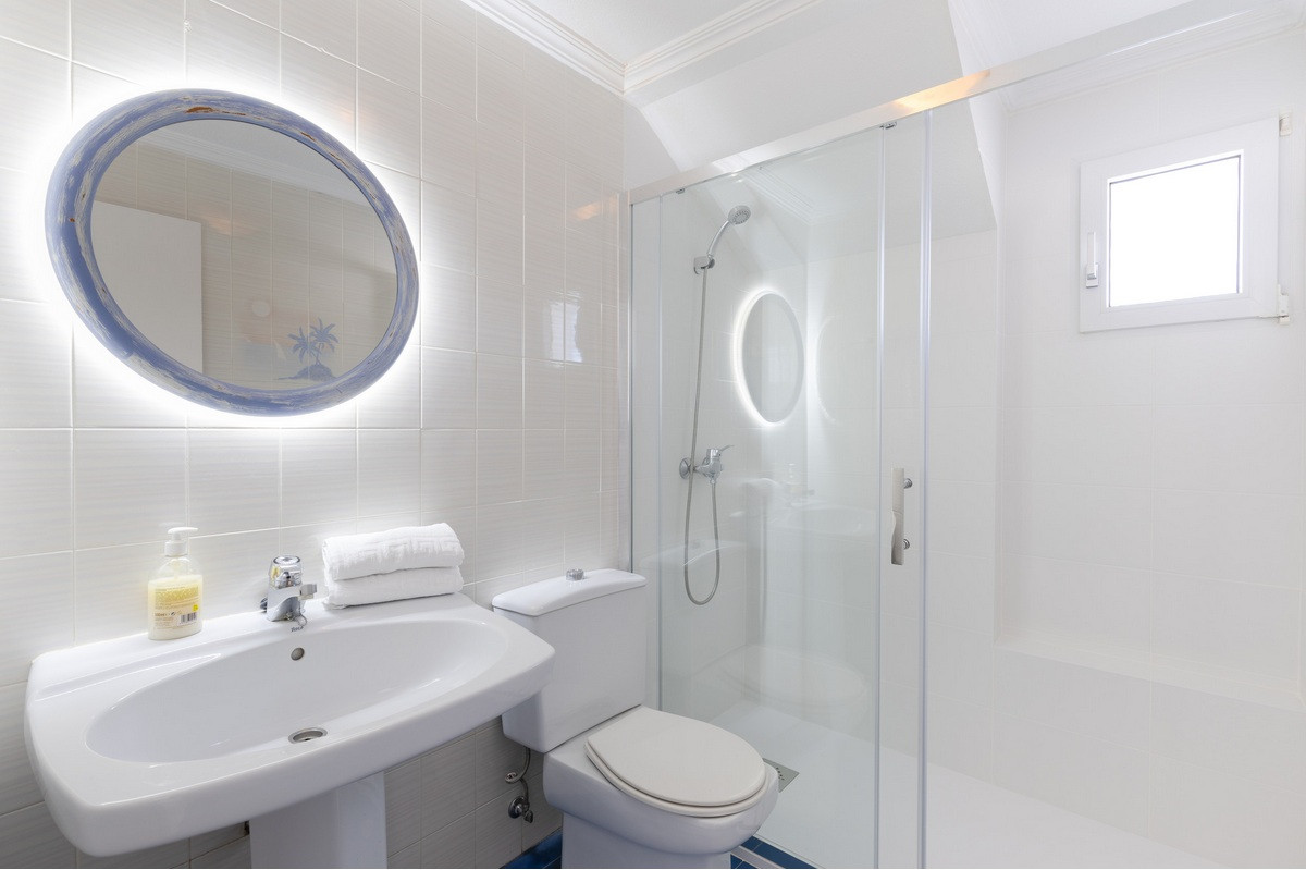 Resale - 4 Bedroom 3 Bathroom Villa in Orihuela Costa - Playa Flamenca - Alicante