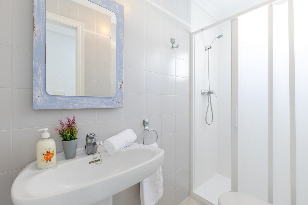 Resale - 4 Bedroom 3 Bathroom Villa in Orihuela Costa - Playa Flamenca - Alicante