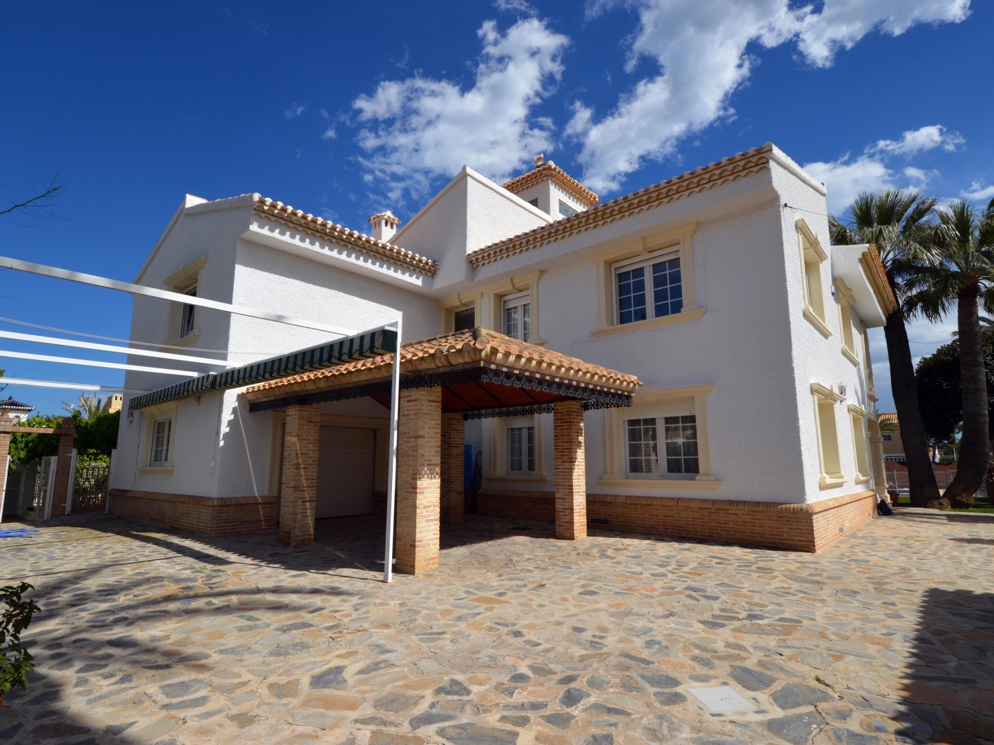 6 Bedroom 4 Bathroom Villa in Orihuela Costa