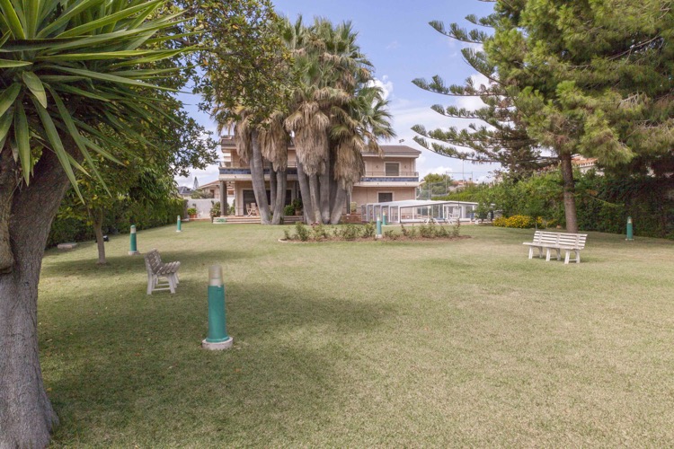 Resale - 7 Bedroom 5 Bathroom Villa in Orihuela Costa - Campoamor - Alicante Resale - 7 Bedroom 5 Bathroom Villa in Orihuela Costa - Campoamor - Alicante