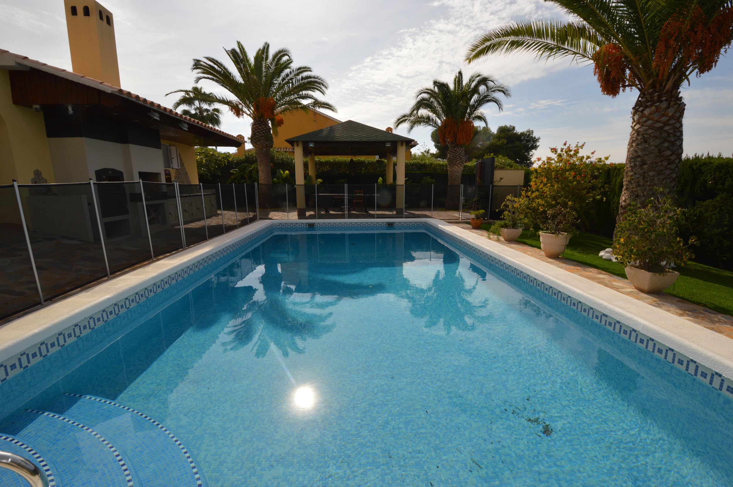 Resale - 3 Bedroom 2 Bathroom Villa in Orihuela Costa - Cabo Roig - Alicante Resale - 3 Bedroom 2 Bathroom Villa in Orihuela Costa - Cabo Roig - Alicante