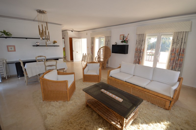 Resale - 6 Bedroom 4 Bathroom Villa in Orihuela Costa - La Zenia - Alicante