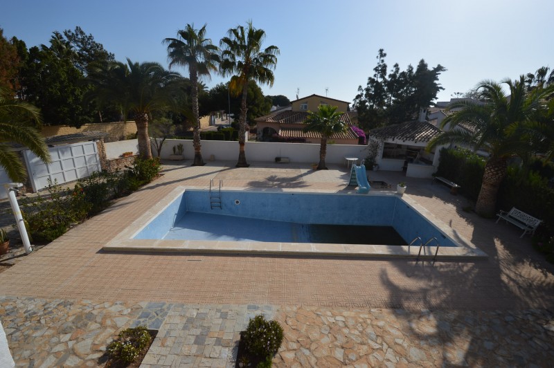Resale - 6 Bedroom 4 Bathroom Villa in Orihuela Costa - La Zenia - Alicante