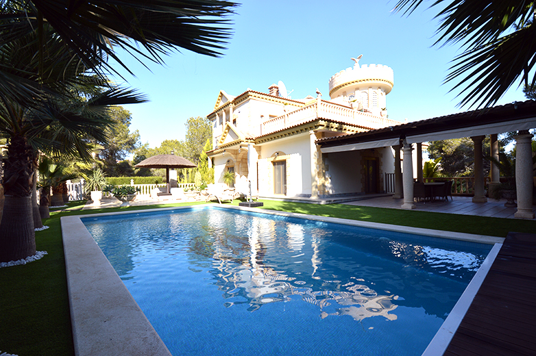 Resale - 7 Bedroom 5 Bathroom Villa in Orihuela Costa - Campoamor - Alicante Resale - 7 Bedroom 5 Bathroom Villa in Orihuela Costa - Campoamor - Alicante