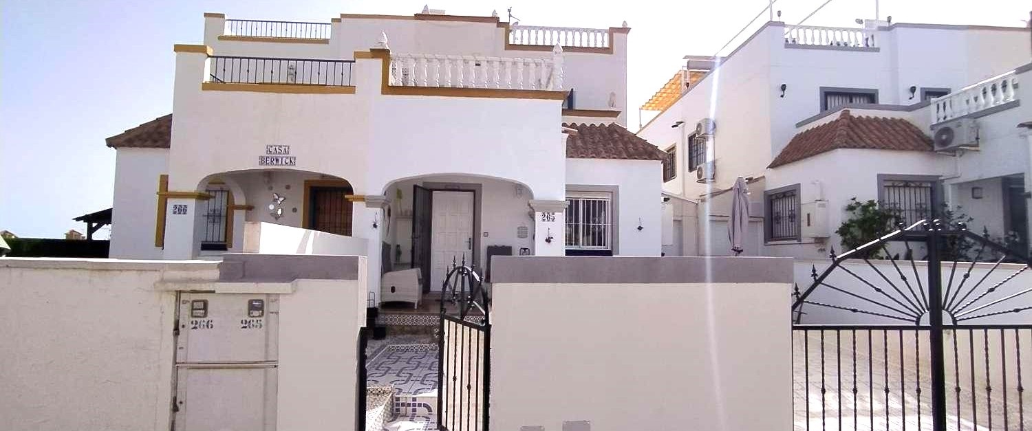 Resale - 3 Bedroom 2 Bathroom Quad in La Forida - - Alicante Resale - 3 Bedroom 2 Bathroom Quad in La Forida - - Alicante