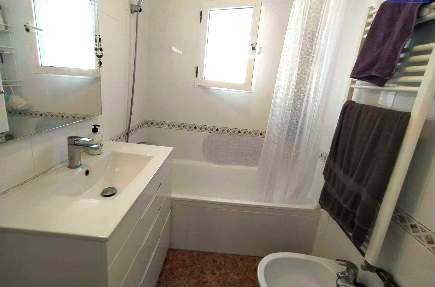 Resale - 3 Bedroom 2 Bathroom Quad in La Forida - - Alicante Resale - 3 Bedroom 2 Bathroom Quad in La Forida - - Alicante