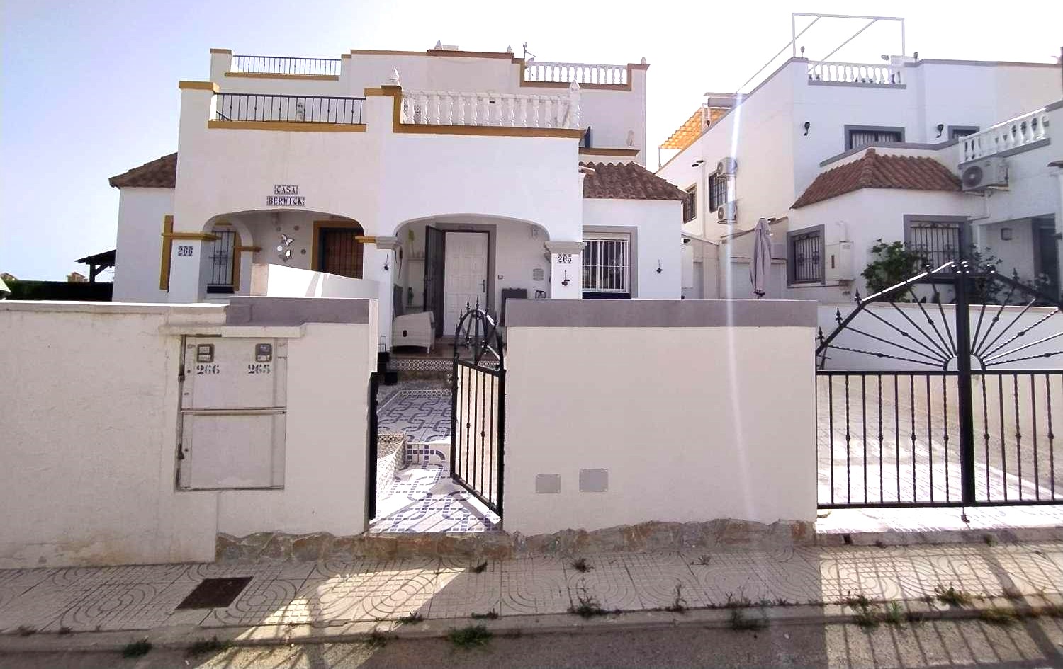 Resale - 3 Bedroom 2 Bathroom Quad in La Forida - - Alicante Resale - 3 Bedroom 2 Bathroom Quad in La Forida - - Alicante