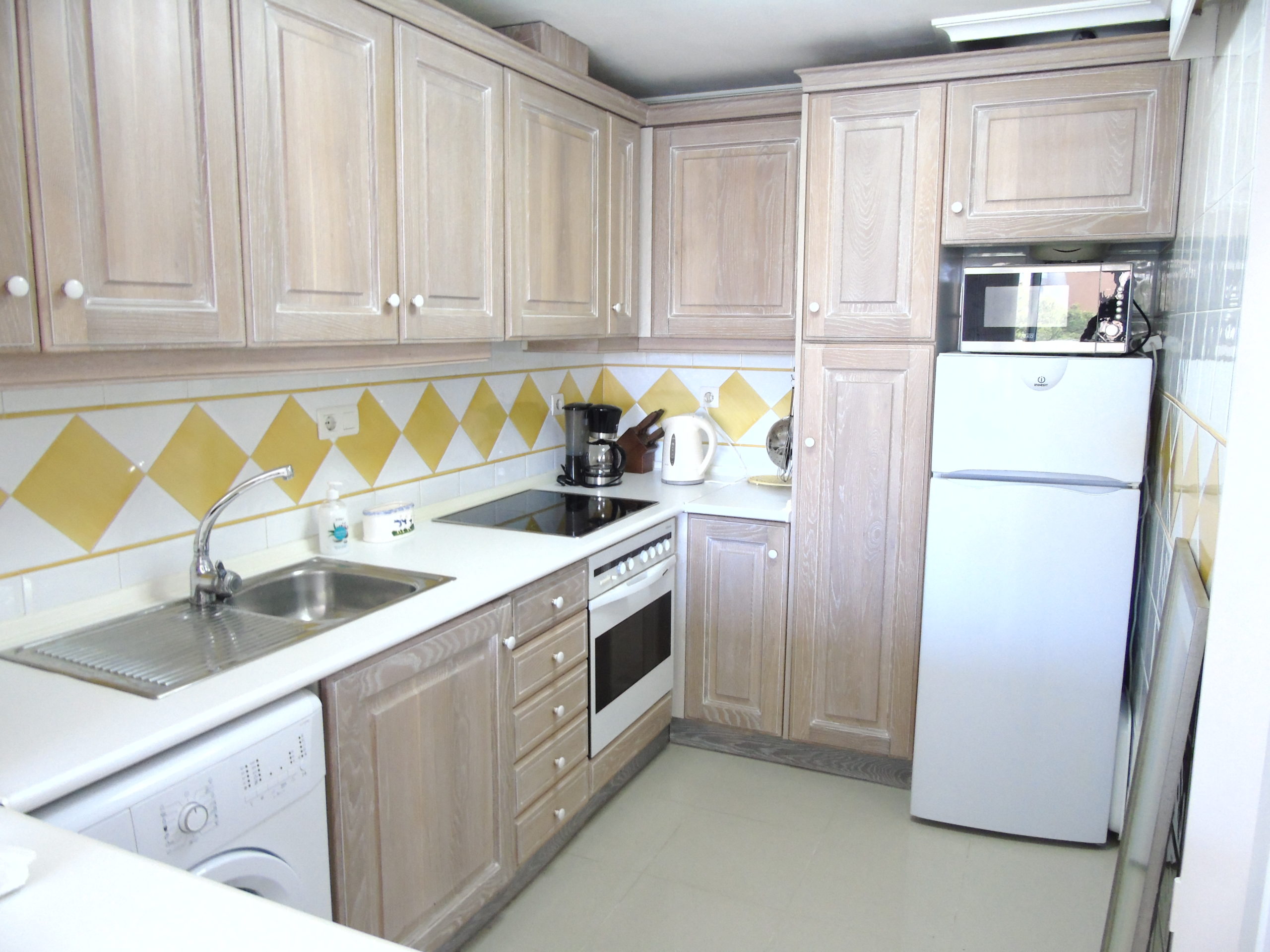 Resale - 3 Bedroom 2 Bathroom Quad in La Forida - - Alicante Resale - 3 Bedroom 2 Bathroom Quad in La Forida - - Alicante