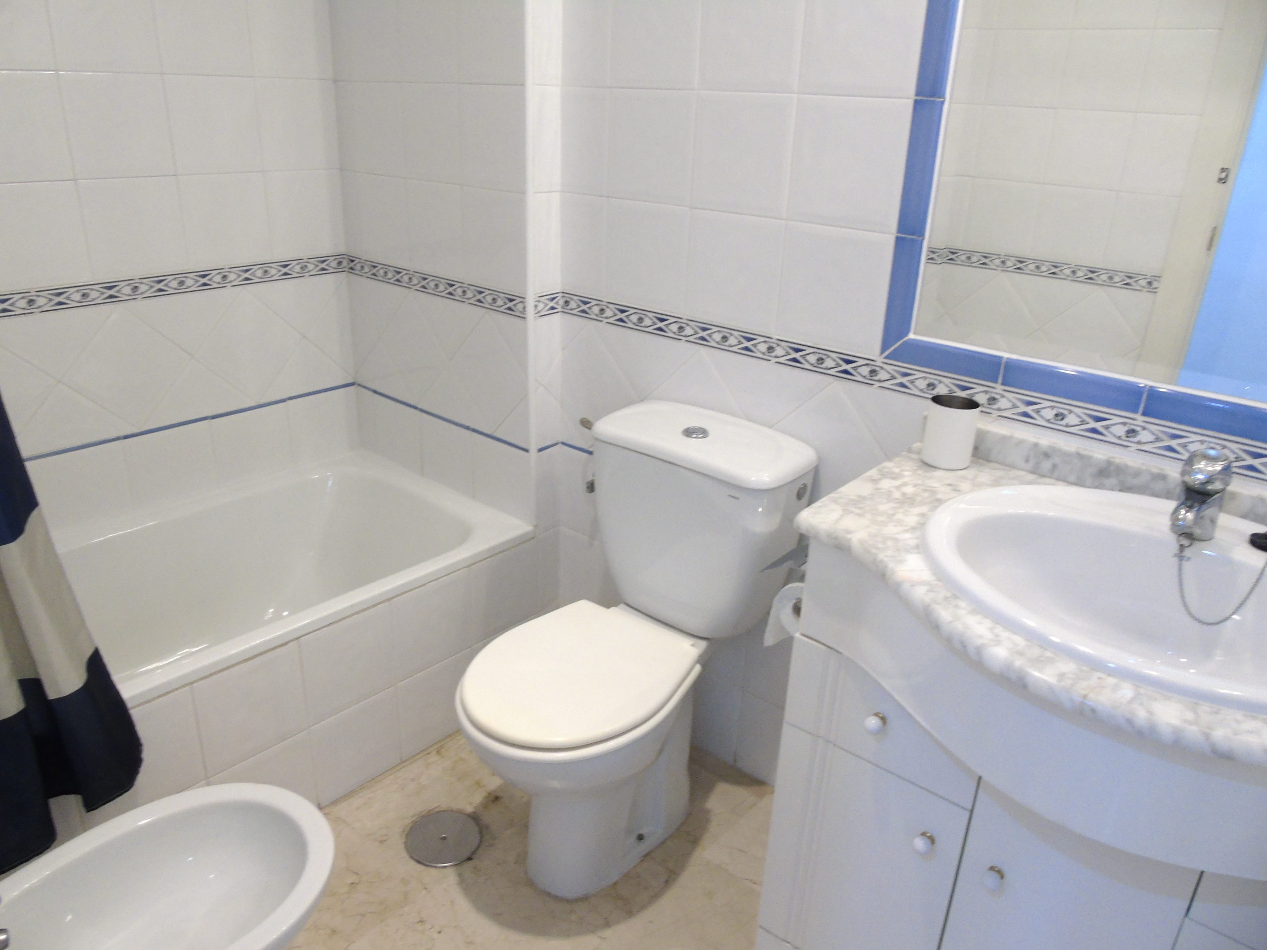 Resale - 3 Bedroom 2 Bathroom Quad in La Forida - - Alicante Resale - 3 Bedroom 2 Bathroom Quad in La Forida - - Alicante