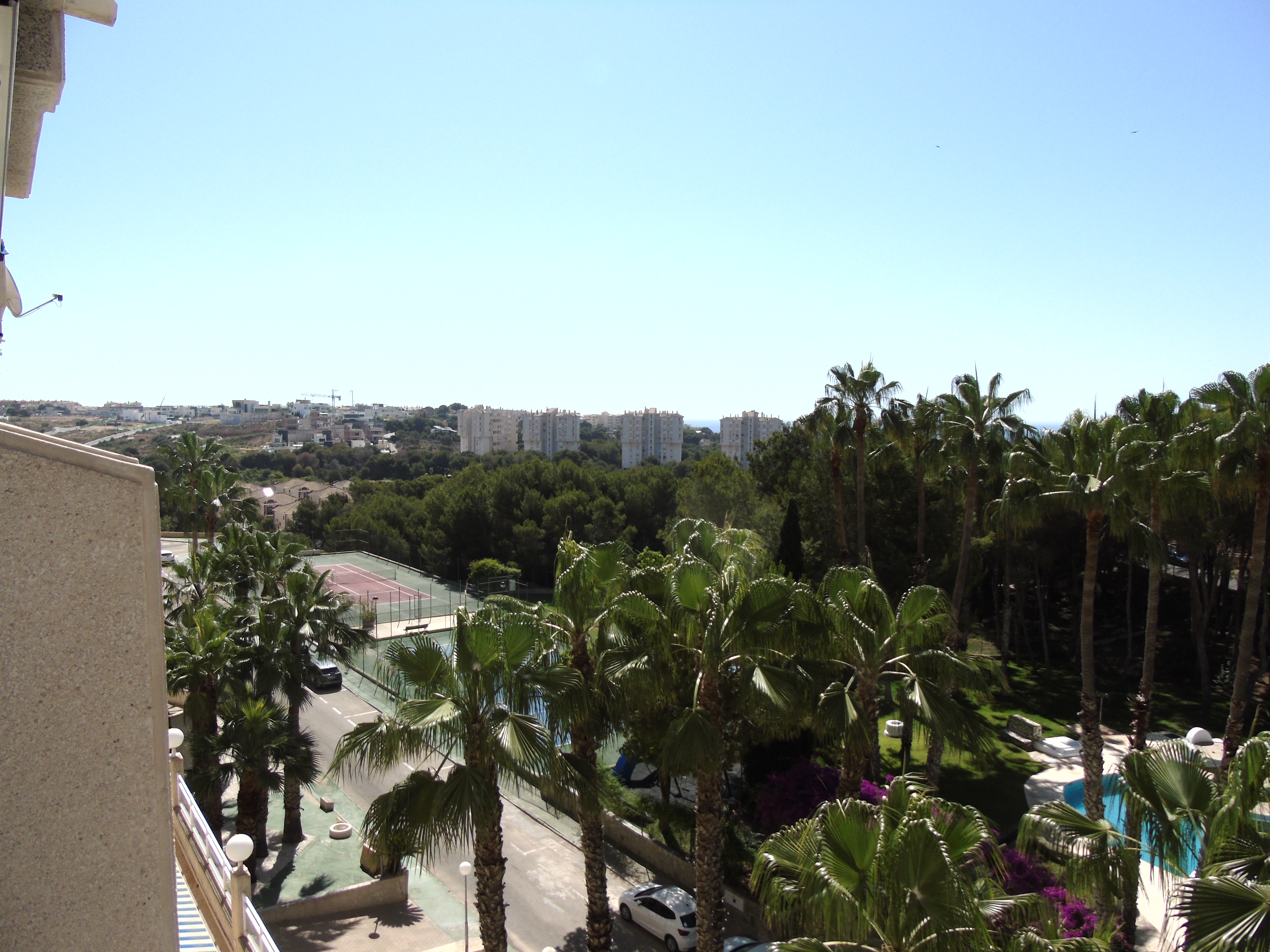 Resale - 3 Bedroom 2 Bathroom Quad in La Forida - - Alicante Resale - 3 Bedroom 2 Bathroom Quad in La Forida - - Alicante