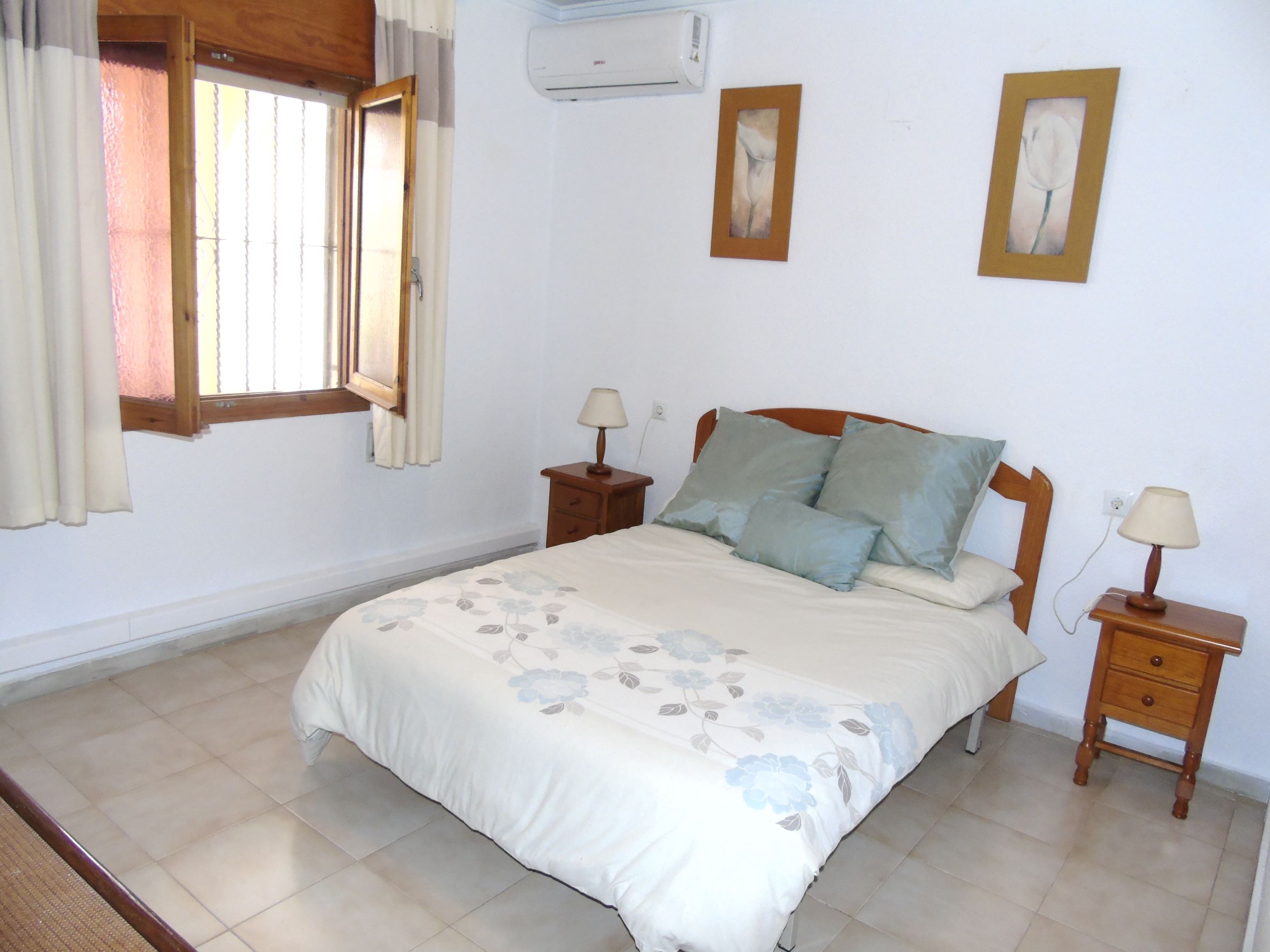 Resale - 6 Bedroom 3 Bathroom Villa in La Siesta - - Alicante Resale - 6 Bedroom 3 Bathroom Villa in La Siesta - - Alicante