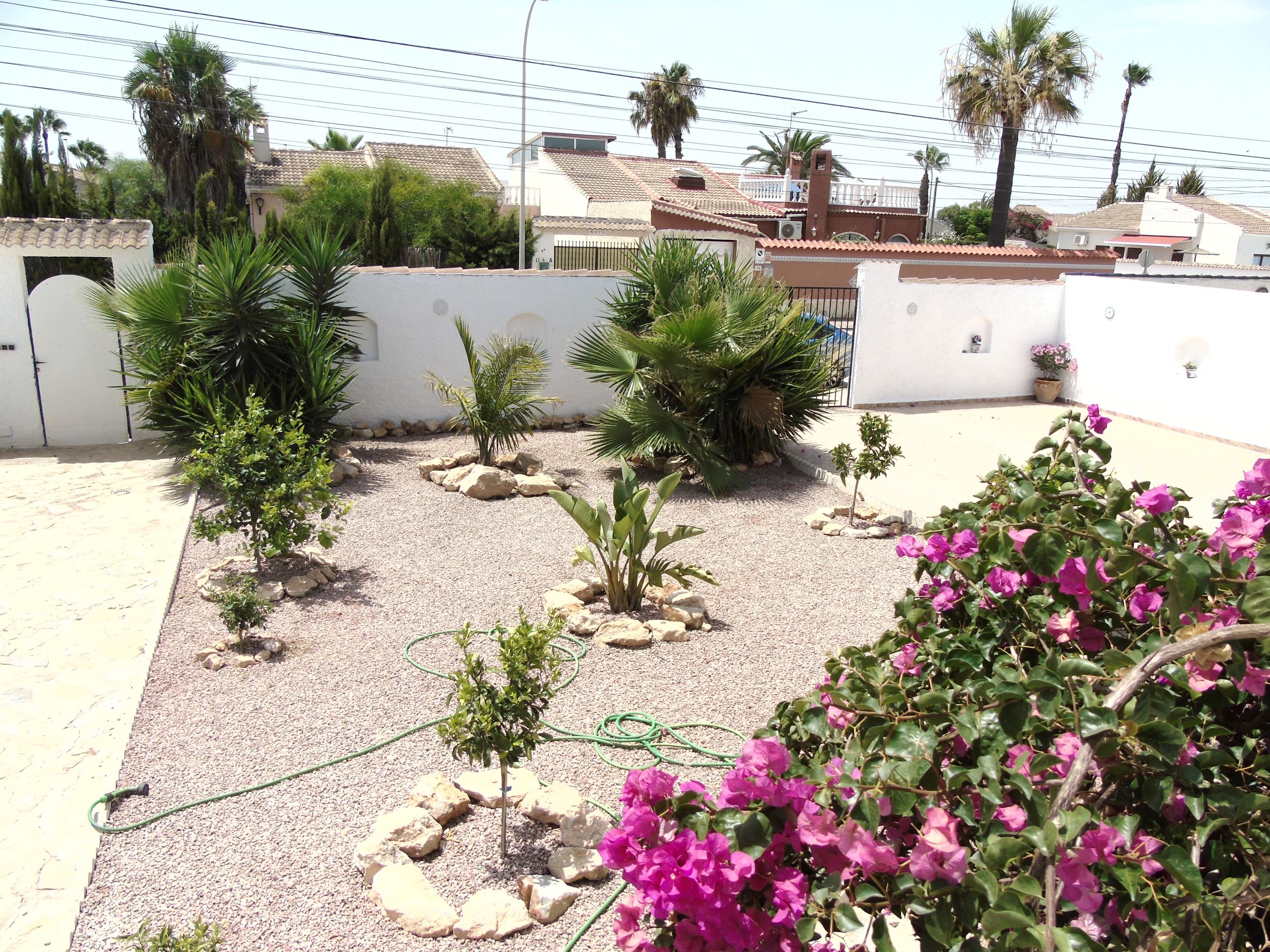Resale - 6 Bedroom 3 Bathroom Villa in La Siesta - - Alicante Resale - 6 Bedroom 3 Bathroom Villa in La Siesta - - Alicante
