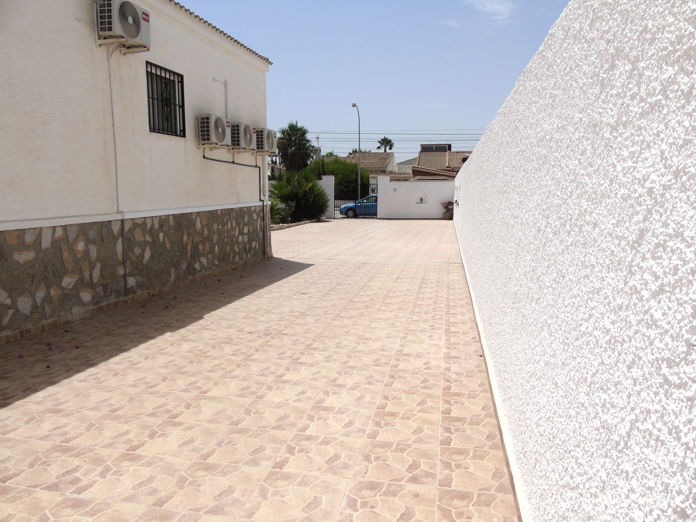 Resale - 6 Bedroom 3 Bathroom Villa in La Siesta - - Alicante Resale - 6 Bedroom 3 Bathroom Villa in La Siesta - - Alicante
