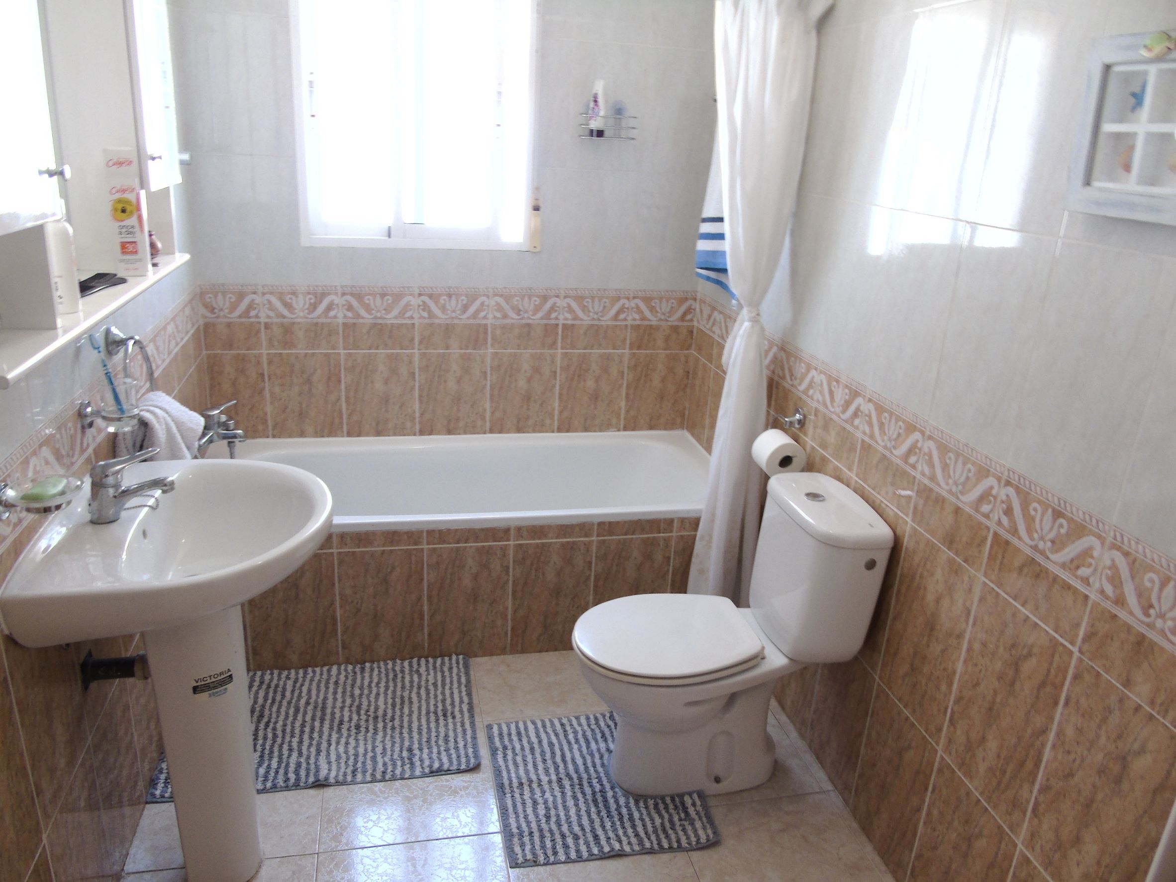 Resale - 6 Bedroom 3 Bathroom Villa in La Siesta - - Alicante Resale - 6 Bedroom 3 Bathroom Villa in La Siesta - - Alicante