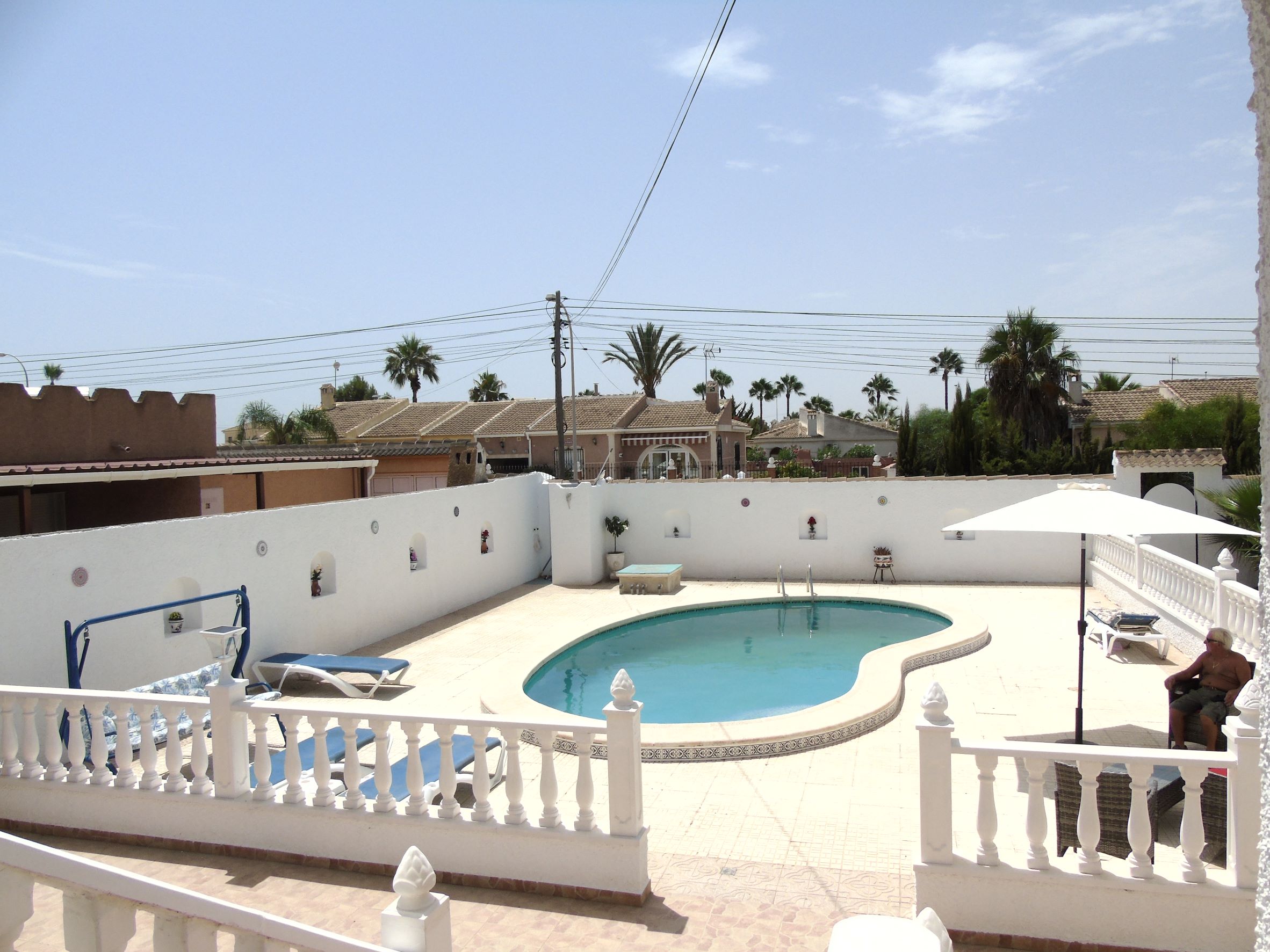 Resale - 6 Bedroom 3 Bathroom Villa in La Siesta - - Alicante Resale - 6 Bedroom 3 Bathroom Villa in La Siesta - - Alicante