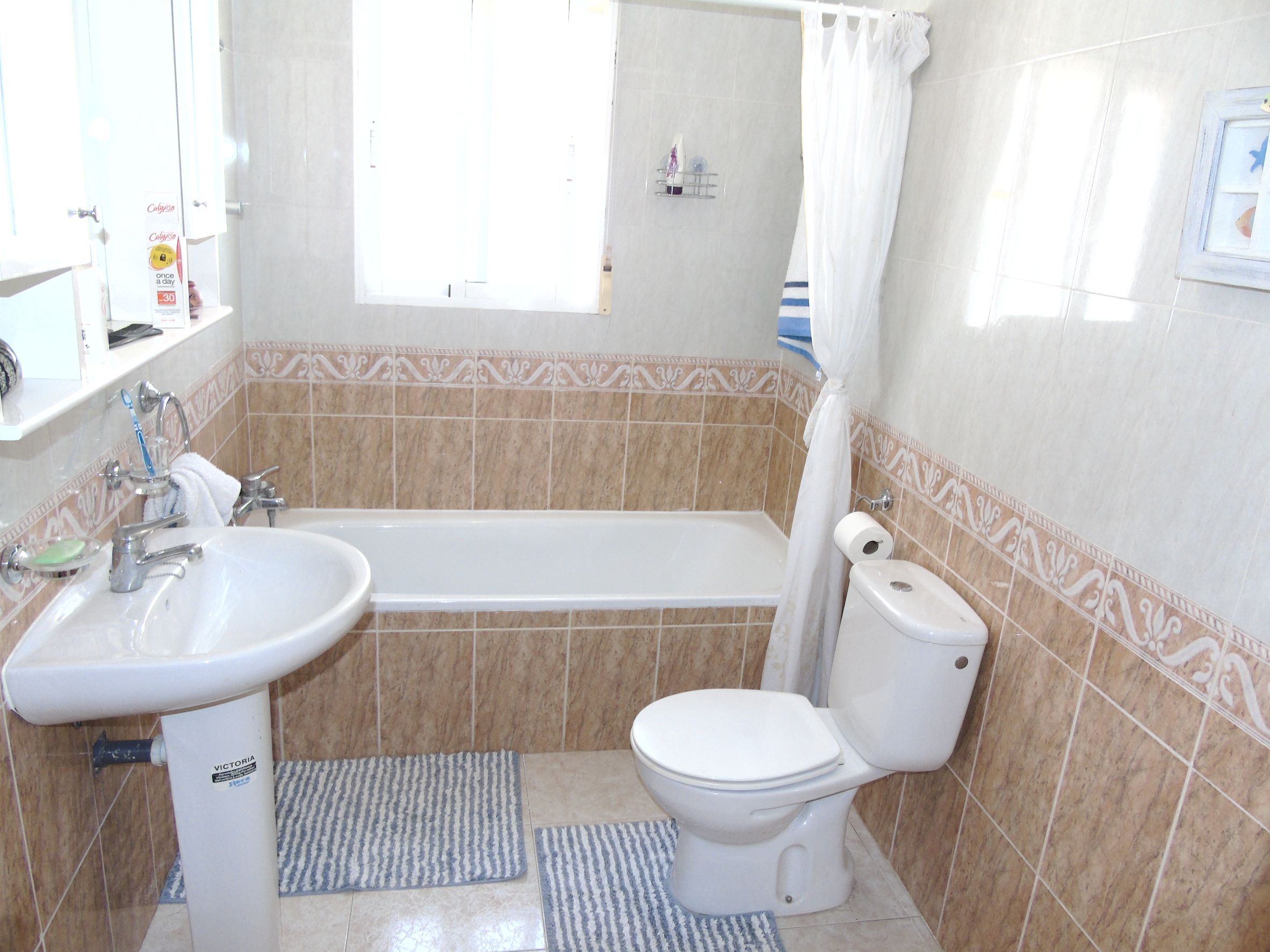 Resale - 6 Bedroom 3 Bathroom Villa in La Siesta - - Alicante Resale - 6 Bedroom 3 Bathroom Villa in La Siesta - - Alicante