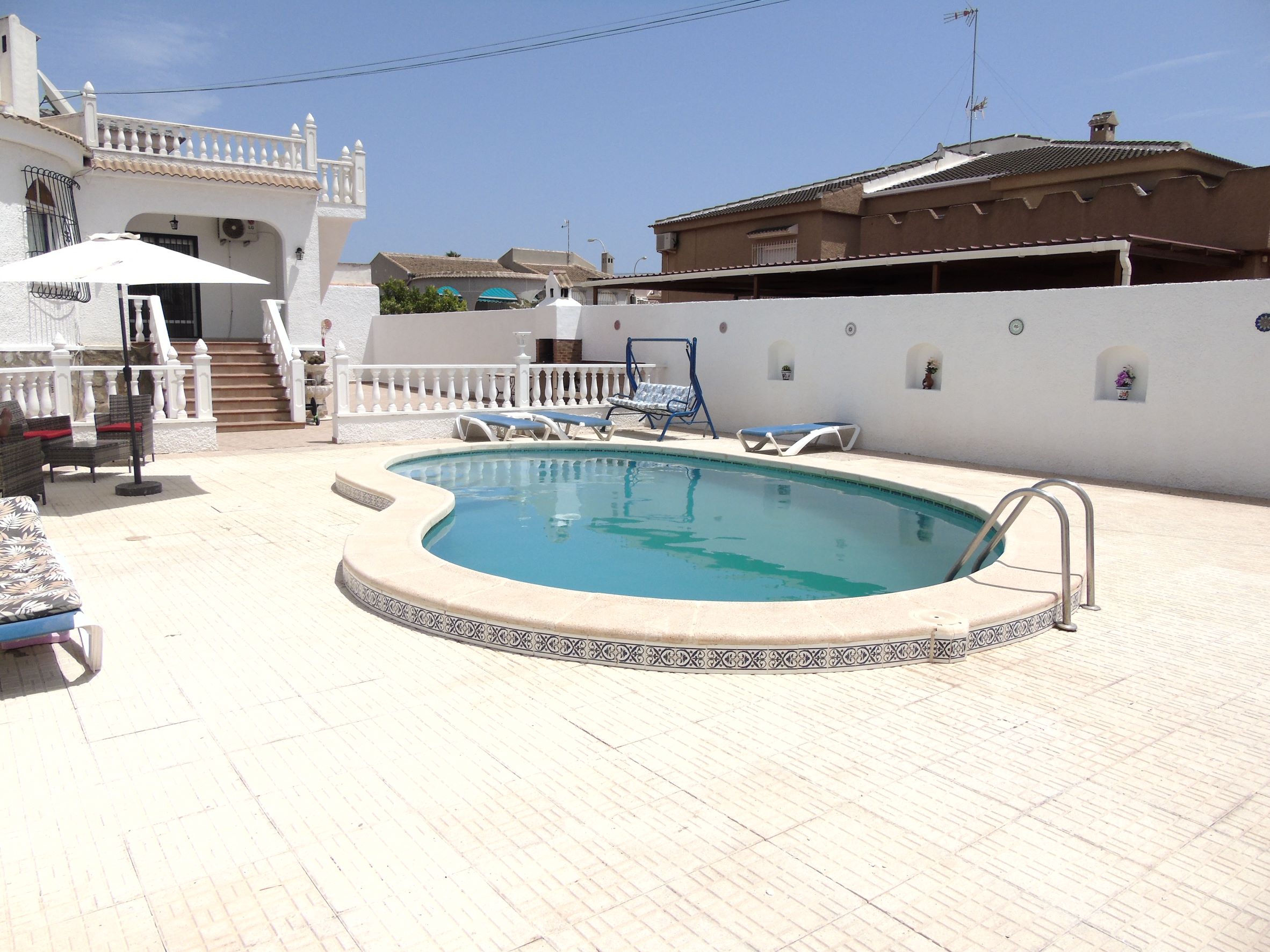 Resale - 6 Bedroom 3 Bathroom Villa in La Siesta - - Alicante Resale - 6 Bedroom 3 Bathroom Villa in La Siesta - - Alicante