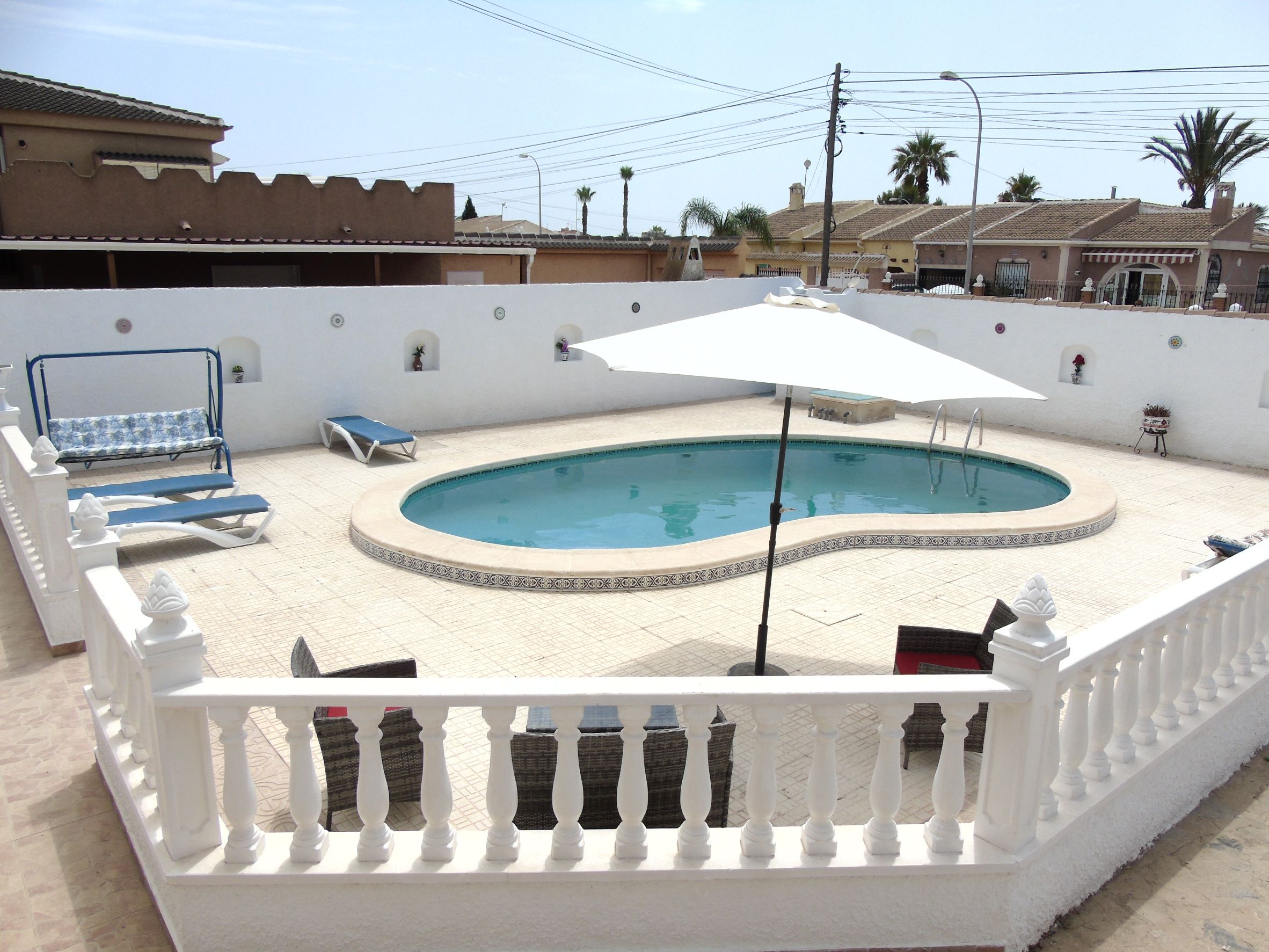 Resale - 6 Bedroom 3 Bathroom Villa in La Siesta - - Alicante Resale - 6 Bedroom 3 Bathroom Villa in La Siesta - - Alicante