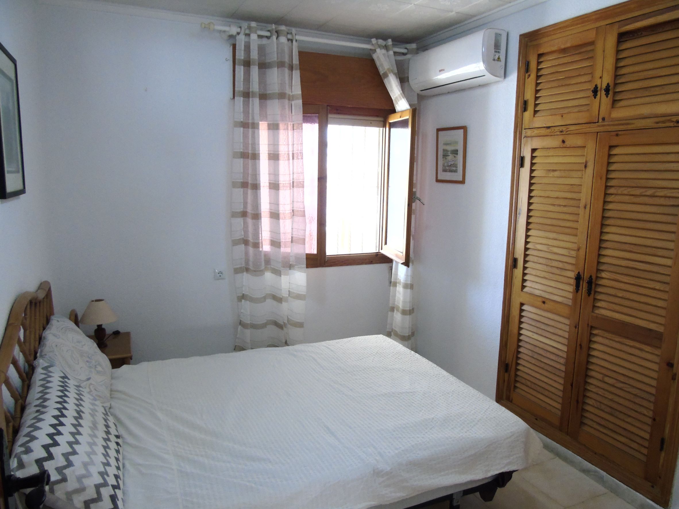 Resale - 6 Bedroom 3 Bathroom Villa in La Siesta - - Alicante Resale - 6 Bedroom 3 Bathroom Villa in La Siesta - - Alicante